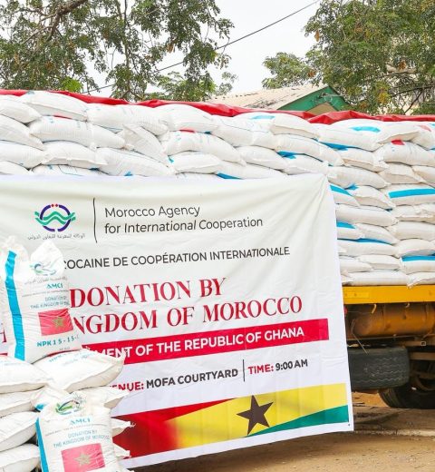 Minister Distributes free Fertilizers to Farmers